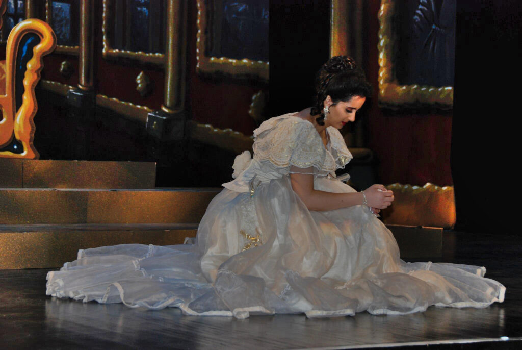 Spectacle d'opérette. Rêve de valse. Chanteuse Lyrique. Soprano.