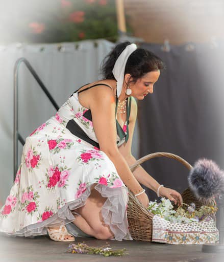 Spectacle d'opéra. Barbe Bleue d'Offenbach. Château de Pibrac. Chanteuse Lyrique. Rôle de Fleurette.