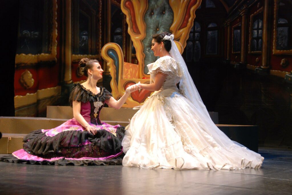 Spectacle d'opérette. Rêve de valse. Chanteuse Lyrique. Soprano.